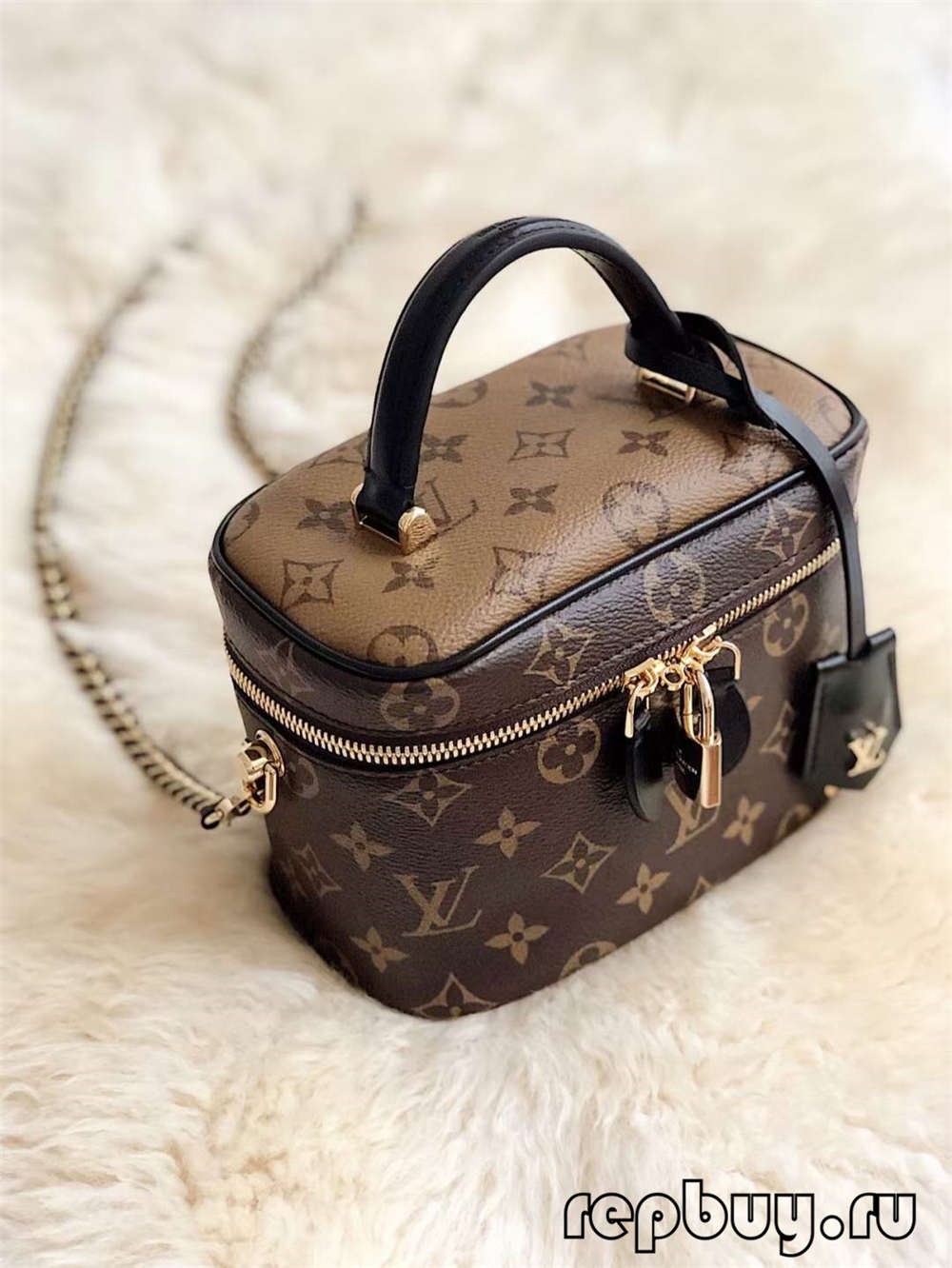 Louis Vuitton M45165 Mála Láimhe Macasamhail Beag Vanity Éifeacht Úsáid Laethúil (Eagrán 2022)-Best Quality Fake Louis Vuitton Bag Online Store, Replica designer bag ru Louis Vuitton M45165 Mála Láimhe Macasamhail Beag Vanity Éifeacht Úsáid Laethúil (Eagrán 2022)-Best Quality Fake Louis Vuitton Bag Online Store, Replica designer bag ru