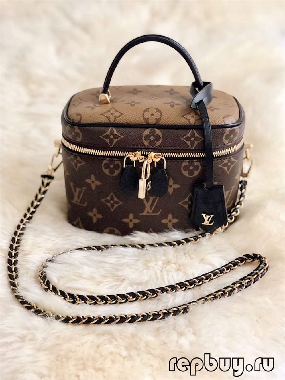 Louis Vuitton M45165 Mála Láimhe Macasamhail Beag Vanity Éifeacht Úsáid Laethúil (Eagrán 2022)-Best Quality Fake Louis Vuitton Bag Online Store, Replica designer bag ru Louis Vuitton M45165 Mála Láimhe Macasamhail Beag Vanity Éifeacht Úsáid Laethúil (Eagrán 2022)-Best Quality Fake Louis Vuitton Bag Online Store, Replica designer bag ru