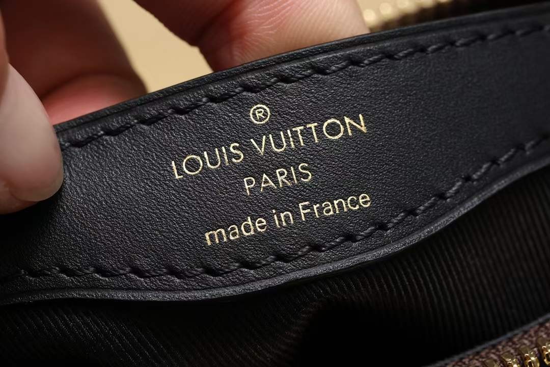 Louis Vuitton M45831 BOULOGNE top replica handbags Logo and metal stud detail (2022 Updated)-Pangalusna kualitas palsu Louis Vuitton Kantong Toko Online, Replica desainer kantong ru Louis Vuitton M45831 BOULOGNE top replica handbags Logo and metal stud detail (2022 Updated)-Pangalusna kualitas palsu Louis Vuitton Kantong Toko Online, Replica desainer kantong ru