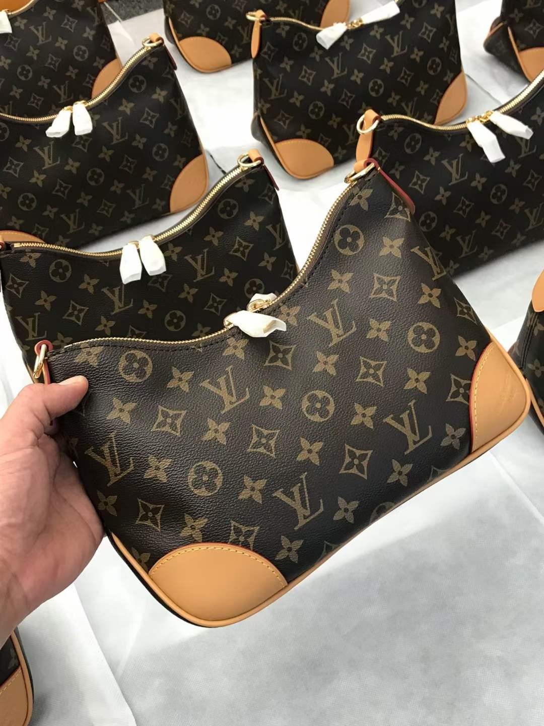 Louis Vuitton M45832 croissant nrog daj tawv Boulogne sab saum toj replica handbags Kev tshuaj xyuas (2022 Tshwj xeeb)-Zoo Zoo Fake Louis Vuitton Hnab Online Khw, Replica designer hnab ru Louis Vuitton M45832 croissant nrog daj tawv Boulogne sab saum toj replica handbags Kev tshuaj xyuas (2022 Tshwj xeeb)-Zoo Zoo Fake Louis Vuitton Hnab Online Khw, Replica designer hnab ru