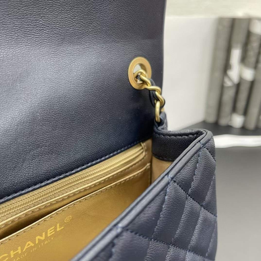 Chanel Classic Flap Metal Ball Eng yaxshi sifatli replika sumkasi (2022 yil yangilangan)-Best Quality Fake Louis Vuitton Bag Online Store, Replica designer bag ru