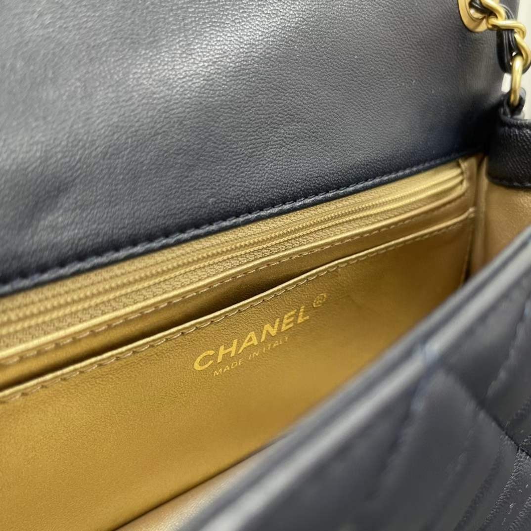 Chanel Classic Flap Metal Ball Eng yaxshi sifatli replika sumkasi (2022 yil yangilangan)-Best Quality Fake Louis Vuitton Bag Online Store, Replica designer bag ru