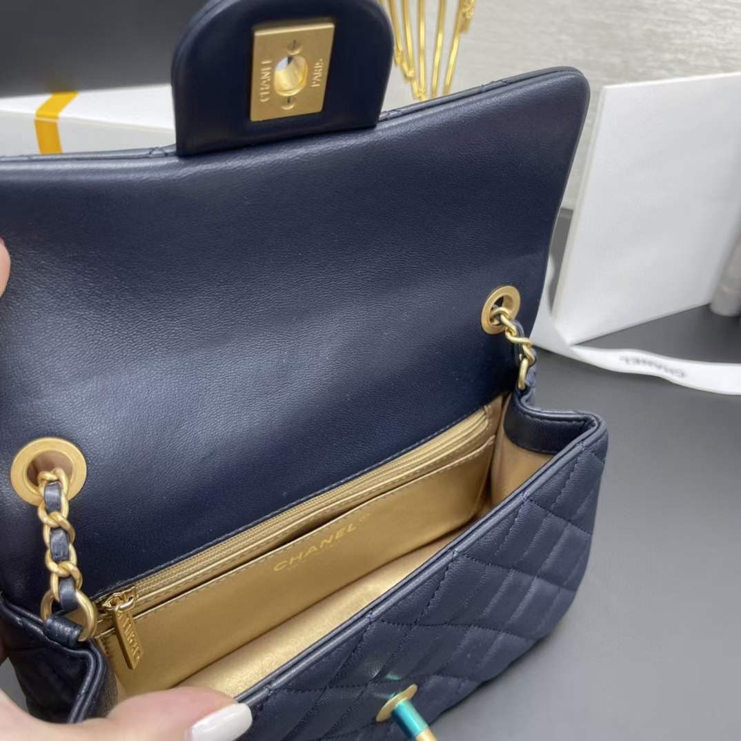 Chanel Classic Flap Metal Ball Eng yaxshi sifatli replika sumkasi (2022 yil yangilangan)-Best Quality Fake Louis Vuitton Bag Online Store, Replica designer bag ru