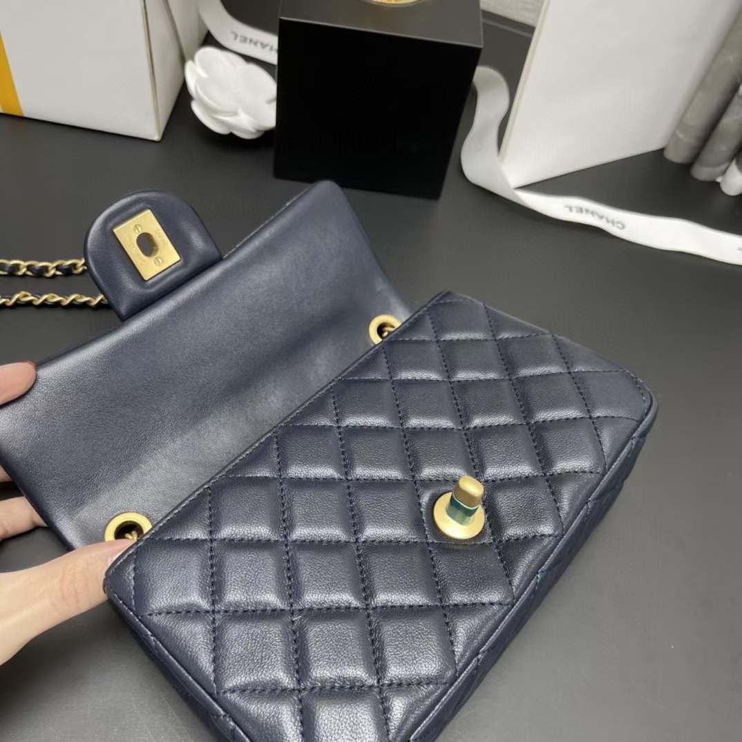 Chanel Classic Flap Metal Ball Eng yaxshi sifatli replika sumkasi (2022 yil yangilangan)-Best Quality Fake Louis Vuitton Bag Online Store, Replica designer bag ru