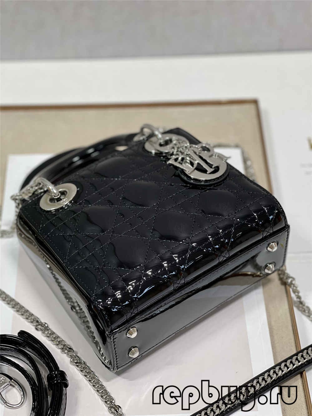 Lady Dior Black patent leather Best quality Replica bags (2022 latest)-အရည်အသွေးအကောင်းဆုံးအတု Louis Vuitton Bag အွန်လိုင်းစတိုး၊ ပုံစံတူဒီဇိုင်နာအိတ် ru Lady Dior Black patent leather Best quality Replica bags (2022 latest)-အရည်အသွေးအကောင်းဆုံးအတု Louis Vuitton Bag အွန်လိုင်းစတိုး၊ ပုံစံတူဒီဇိုင်နာအိတ် ru