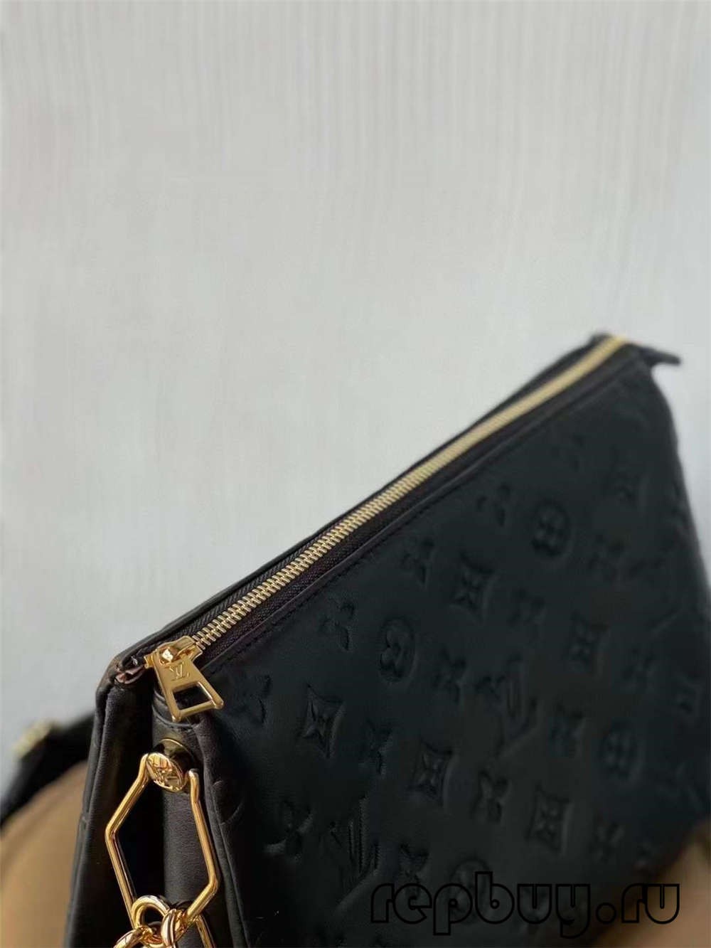 图片包含 游戏机, 躺
描述已自动生成