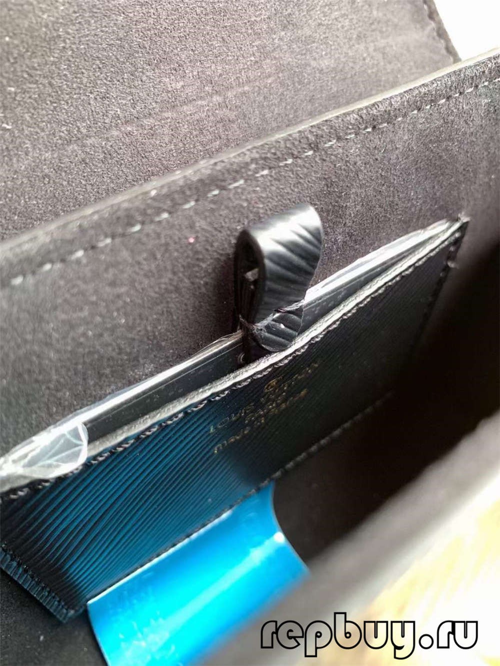 Louis Vuitton CRAFTY TWIST M56849 hideung Kantong réplika kualitas pangsaéna (2022 diropéa)-Pangalusna kualitas palsu Louis Vuitton Kantong Toko Online, Replica desainer kantong ru Louis Vuitton CRAFTY TWIST M56849 hideung Kantong réplika kualitas pangsaéna (2022 diropéa)-Pangalusna kualitas palsu Louis Vuitton Kantong Toko Online, Replica desainer kantong ru