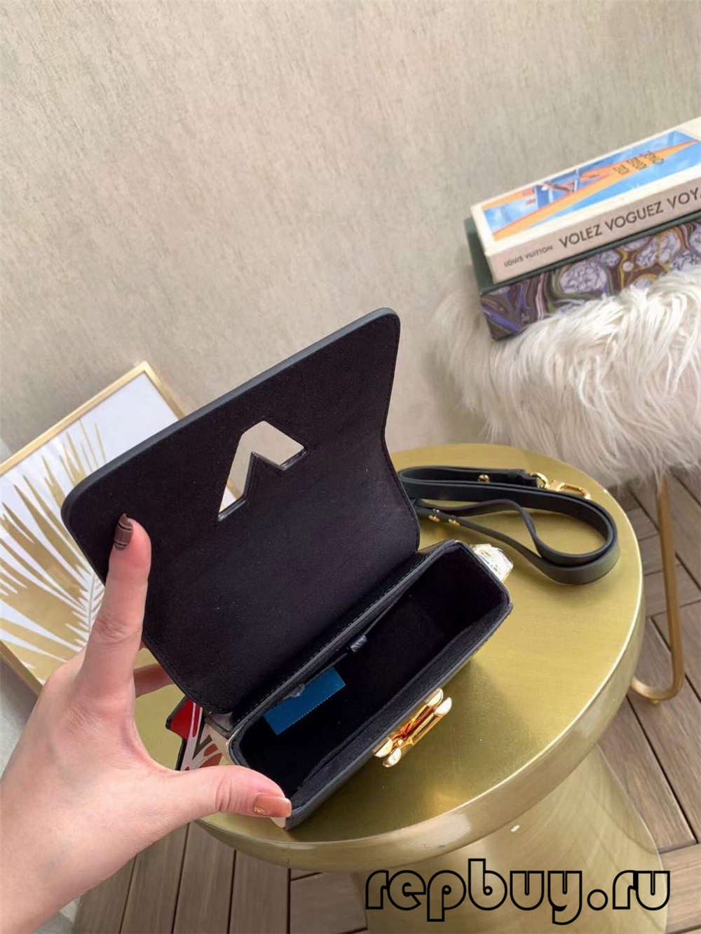 Louis Vuitton CRAFTY TWIST M56849 hideung Kantong réplika kualitas pangsaéna (2022 diropéa)-Pangalusna kualitas palsu Louis Vuitton Kantong Toko Online, Replica desainer kantong ru Louis Vuitton CRAFTY TWIST M56849 hideung Kantong réplika kualitas pangsaéna (2022 diropéa)-Pangalusna kualitas palsu Louis Vuitton Kantong Toko Online, Replica desainer kantong ru