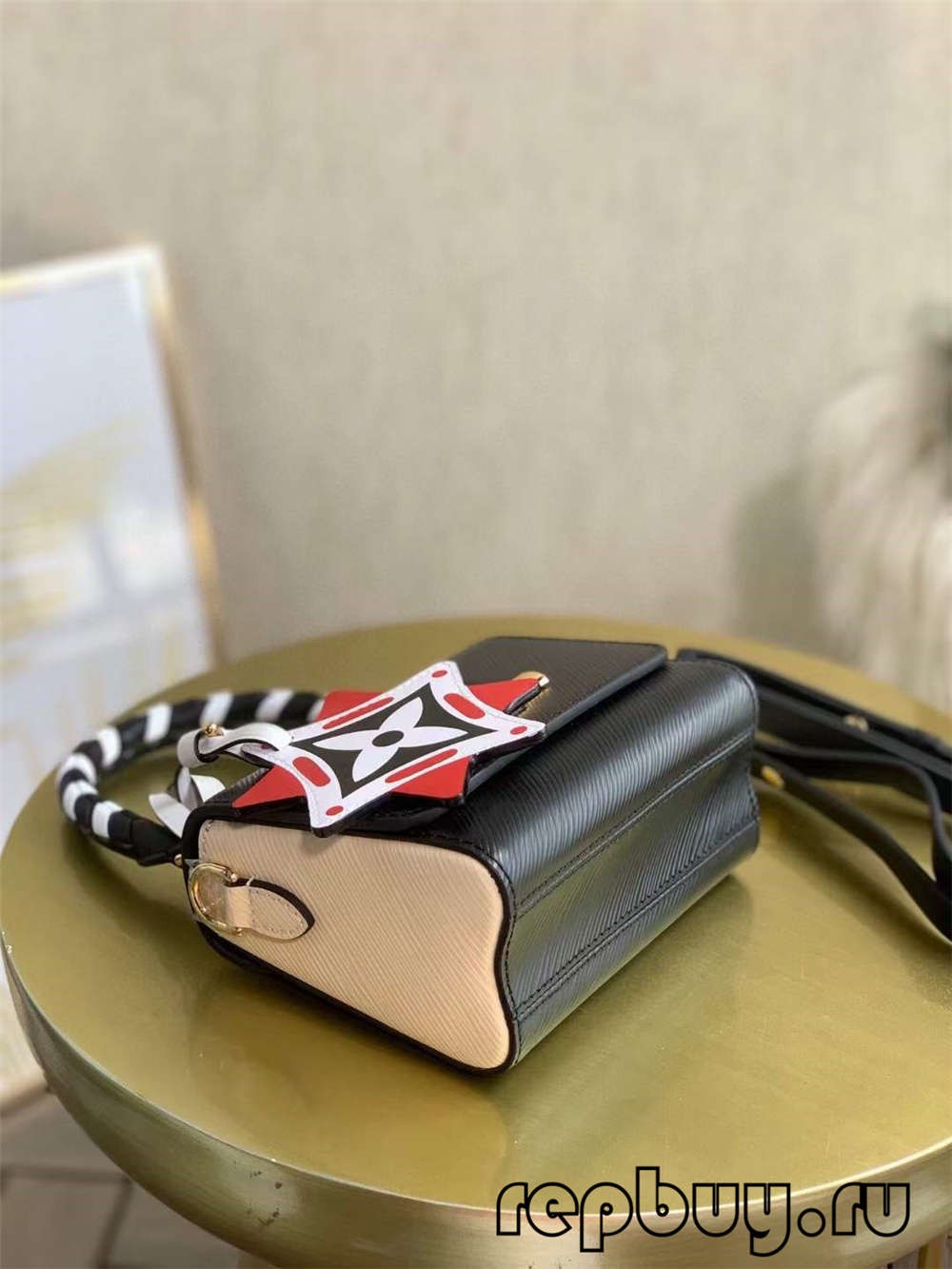 Louis Vuitton CRAFTY TWIST M56849 hideung Kantong réplika kualitas pangsaéna (2022 diropéa)-Pangalusna kualitas palsu Louis Vuitton Kantong Toko Online, Replica desainer kantong ru Louis Vuitton CRAFTY TWIST M56849 hideung Kantong réplika kualitas pangsaéna (2022 diropéa)-Pangalusna kualitas palsu Louis Vuitton Kantong Toko Online, Replica desainer kantong ru