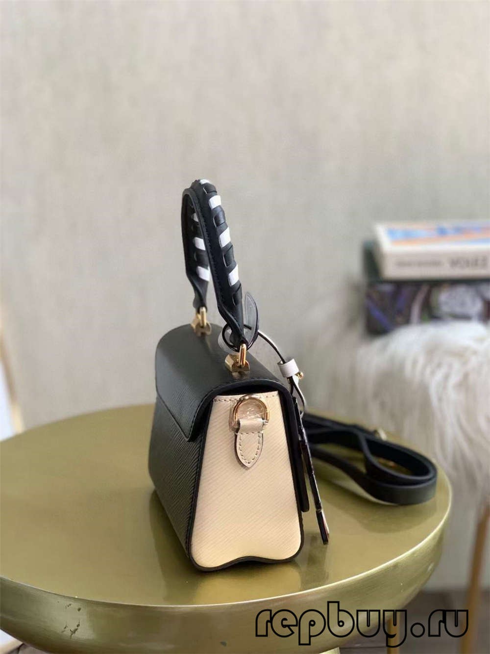 Louis Vuitton CRAFTY TWIST M56849 hideung Kantong réplika kualitas pangsaéna (2022 diropéa)-Pangalusna kualitas palsu Louis Vuitton Kantong Toko Online, Replica desainer kantong ru Louis Vuitton CRAFTY TWIST M56849 hideung Kantong réplika kualitas pangsaéna (2022 diropéa)-Pangalusna kualitas palsu Louis Vuitton Kantong Toko Online, Replica desainer kantong ru