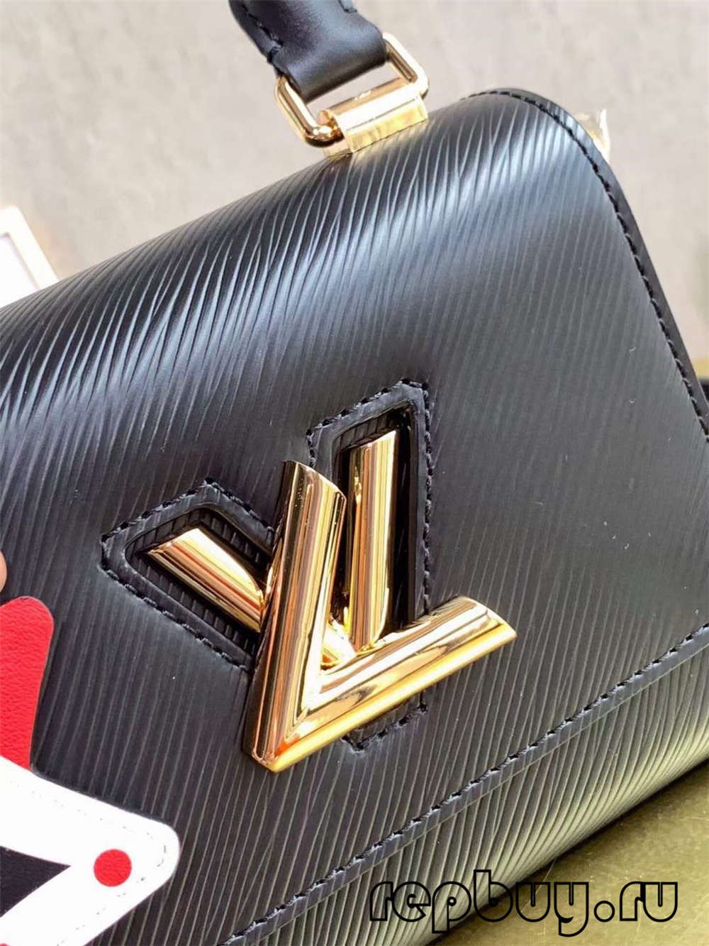 Louis Vuitton CRAFTY TWIST M56849 hideung Kantong réplika kualitas pangsaéna (2022 diropéa)-Pangalusna kualitas palsu Louis Vuitton Kantong Toko Online, Replica desainer kantong ru Louis Vuitton CRAFTY TWIST M56849 hideung Kantong réplika kualitas pangsaéna (2022 diropéa)-Pangalusna kualitas palsu Louis Vuitton Kantong Toko Online, Replica desainer kantong ru