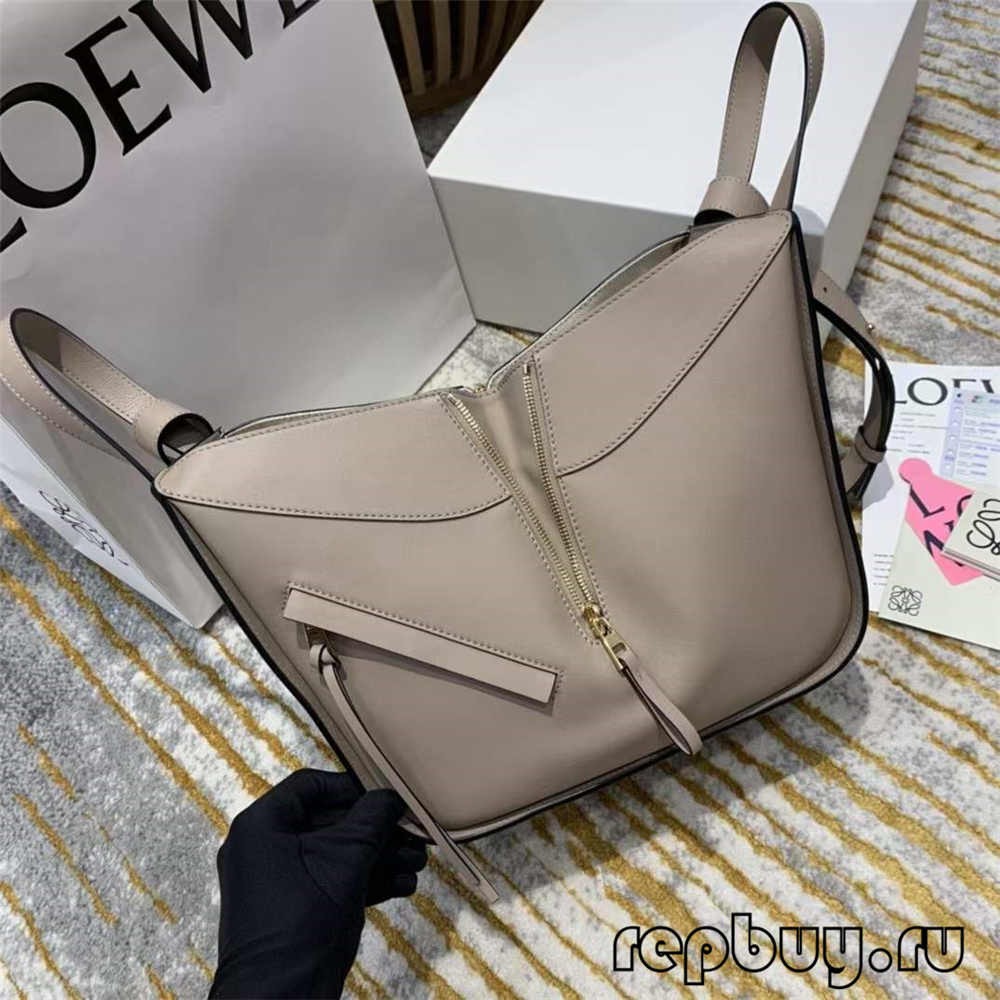 图片包含 室内, 躺, 桌子, 袋子
描述已自动生成