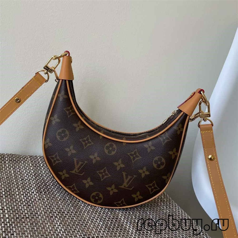 图片包含 室内, 椅子, 桌子, 棕色
描述已自动生成