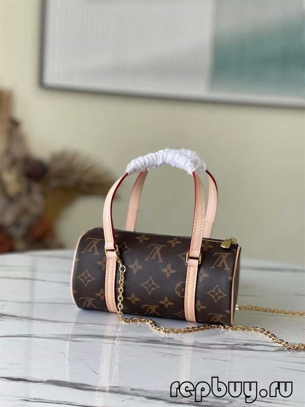 墙上的行李箱
低可信度描述已自动生成