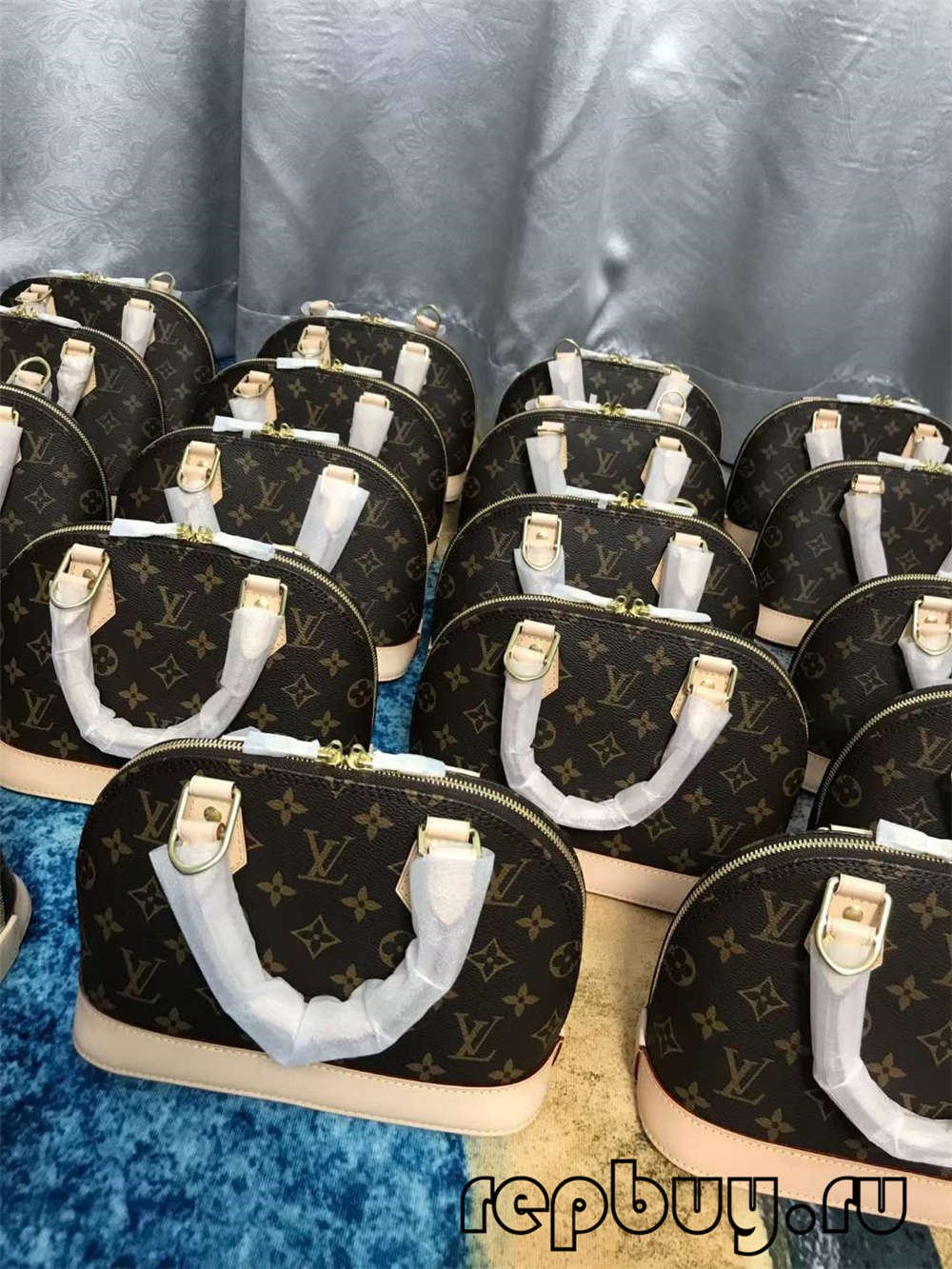 Louis Vuitton M53152 Alma BB top quality replica bags (2022 Latest)-Negoziu in linea di borse Louis Vuitton falsi di migliore qualità, borsa di design di replica ru