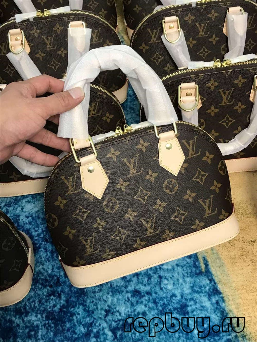 Louis Vuitton M53152 Alma BB top quality replica bags (2022 Latest)-Negoziu in linea di borse Louis Vuitton falsi di migliore qualità, borsa di design di replica ru