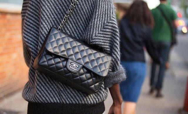 Best Replica Handbags Storeသည် အချိန်တိုင်းအရောင်းရဆုံး— Chanel ၏ ထိပ်တန်းပုံစံတူ Chanel ၏ ဂန္ထဝင်အလတ်စားဆုံး 25cm Classic Flap (Chanel CF Caviar Leather Black) (2022 အပ်ဒိတ်လုပ်ထားသည်)-အရည်အသွေးအကောင်းဆုံးအတု Louis Vuitton Bag အွန်လိုင်းစတိုး၊ ပုံစံတူဒီဇိုင်နာအိတ် ru