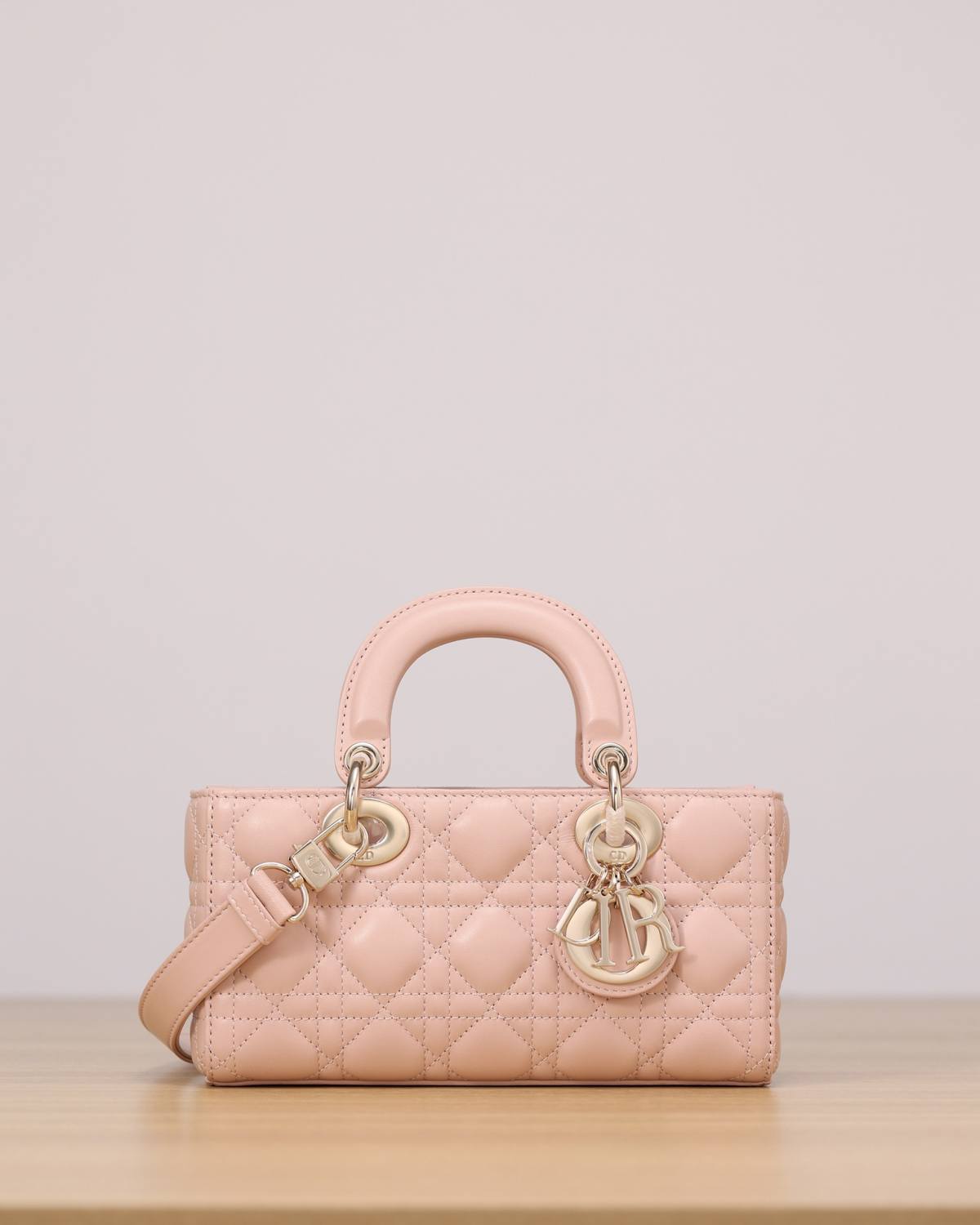 Best Replica Handbags Storesuper replica Lady Dior D Joy pink bag review(2025 July updated)-Best Quality Fake Louis Vuitton Bag Online Store, Replica designer bag ru