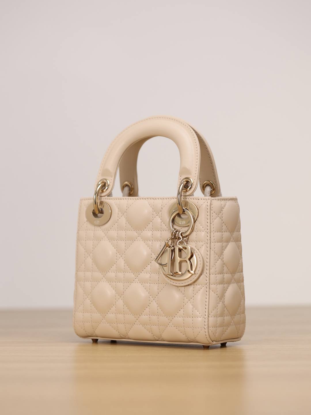 Best Replica Handbags StoreSuper replica Lady Dior bag in beige review(Oct 2025 updated)-ຄຸນະພາບທີ່ດີທີ່ສຸດ Fake Louis Vuitton Bag Online Store, Replica designer bag ru