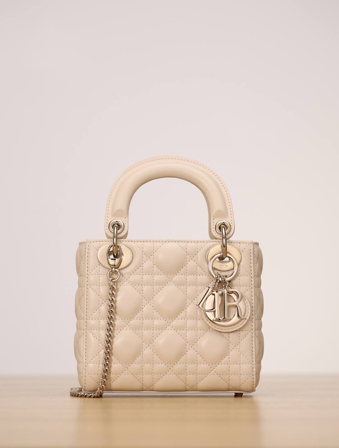 Best Replica Handbags StoreSuper replica Lady Dior bag in beige review(Oct 2025 updated)-ຄຸນະພາບທີ່ດີທີ່ສຸດ Fake Louis Vuitton Bag Online Store, Replica designer bag ru