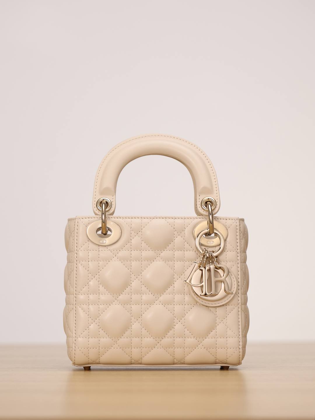 Best Replica Handbags StoreSuper replica Lady Dior bag in beige review(Oct 2025 updated)-ຄຸນະພາບທີ່ດີທີ່ສຸດ Fake Louis Vuitton Bag Online Store, Replica designer bag ru