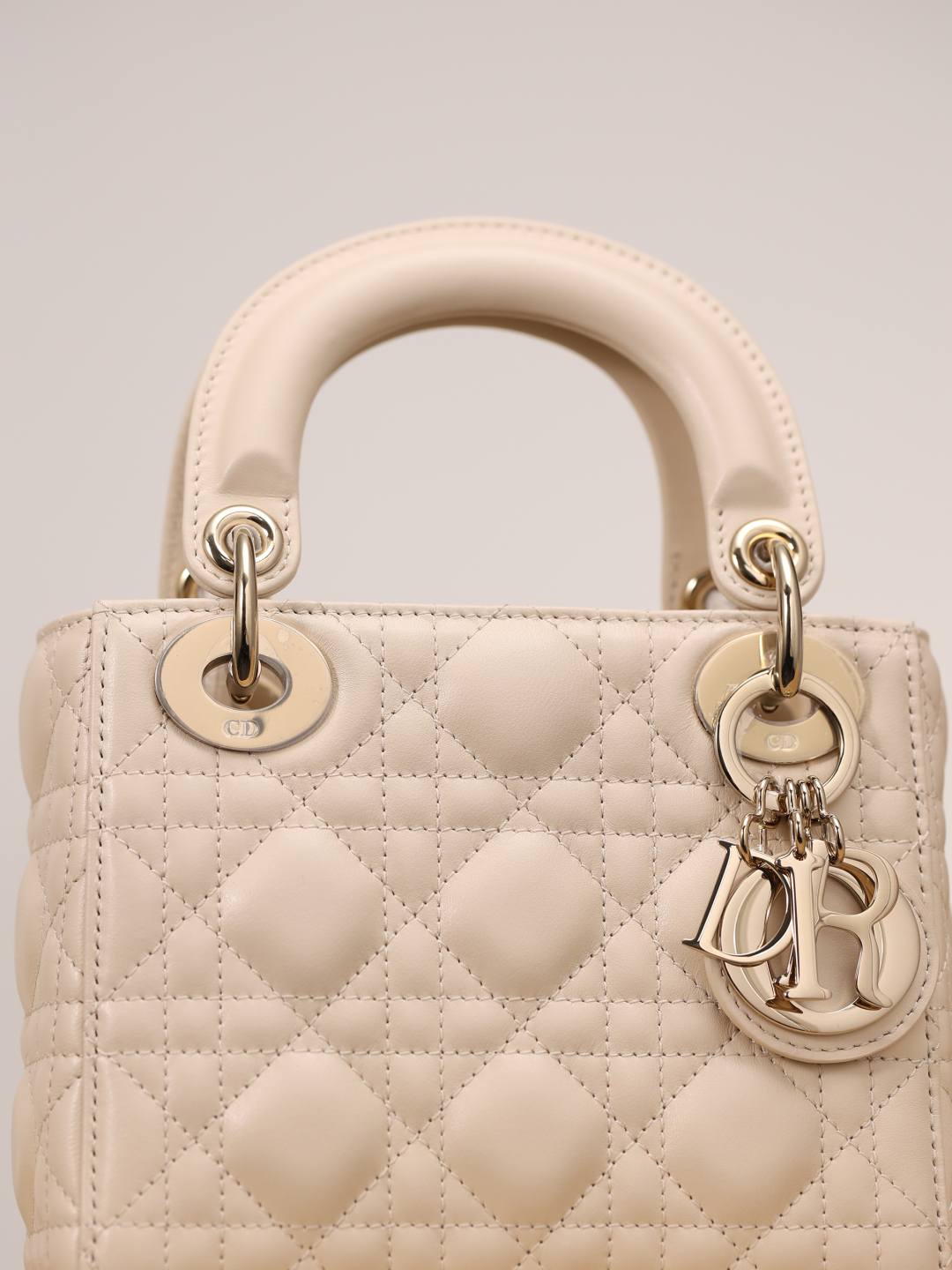 Best Replica Handbags StoreSuper replica Lady Dior bag in beige review(Oct 2025 updated)-ຄຸນະພາບທີ່ດີທີ່ສຸດ Fake Louis Vuitton Bag Online Store, Replica designer bag ru