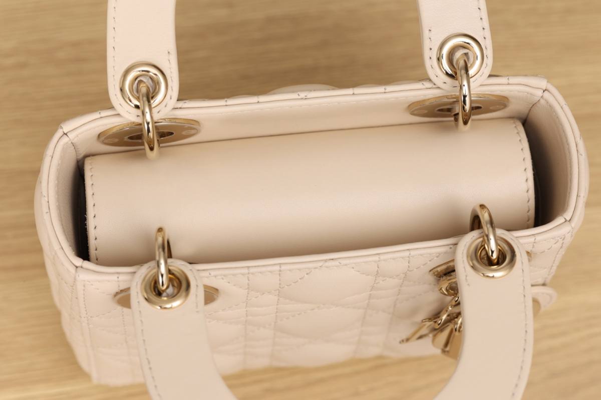 Best Replica Handbags StoreSuper replica Lady Dior bag in beige review(Oct 2025 updated)-ຄຸນະພາບທີ່ດີທີ່ສຸດ Fake Louis Vuitton Bag Online Store, Replica designer bag ru