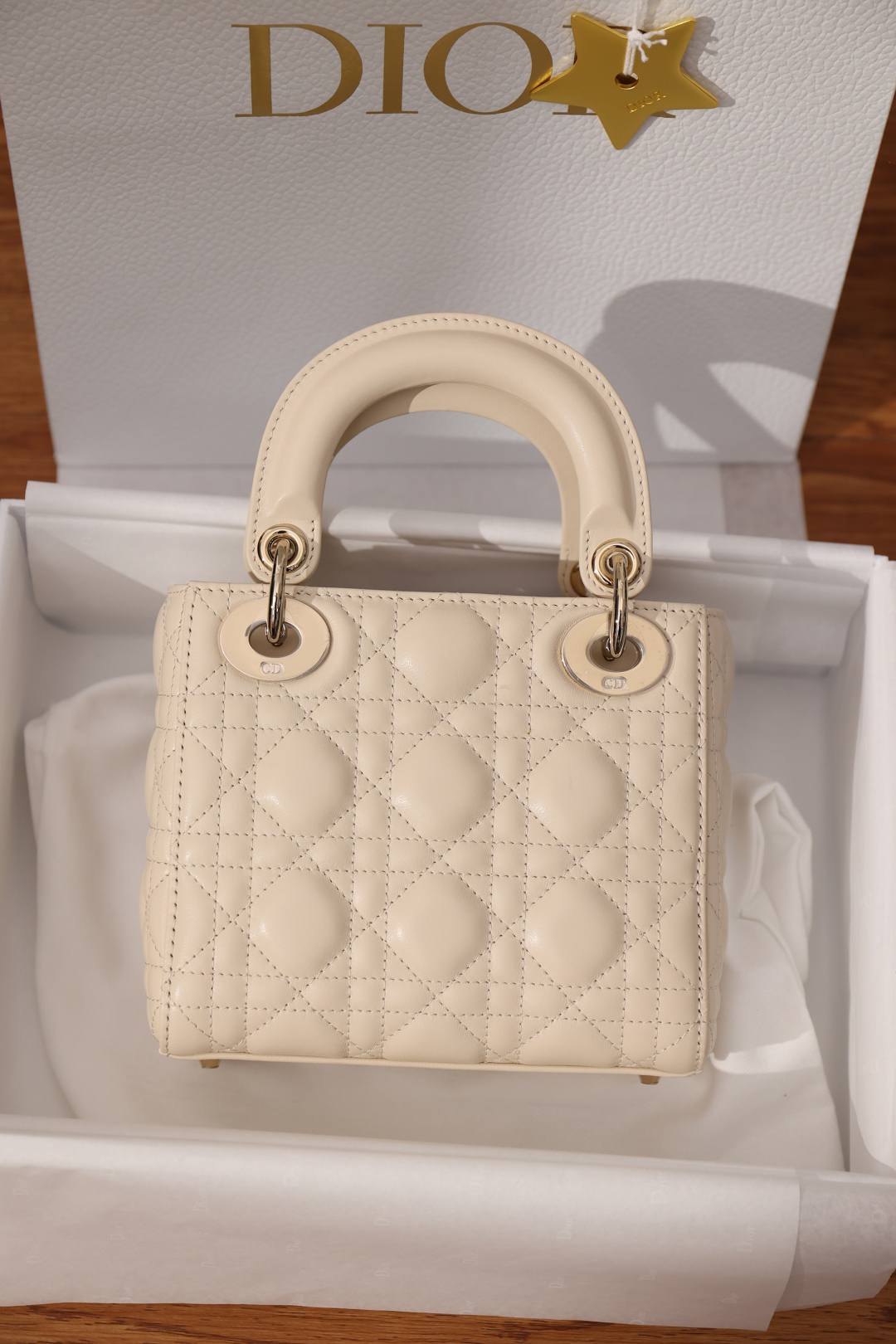 Best Replica Handbags StoreSuper replica Lady Dior bag in beige review(Oct 2025 updated)-ຄຸນະພາບທີ່ດີທີ່ສຸດ Fake Louis Vuitton Bag Online Store, Replica designer bag ru