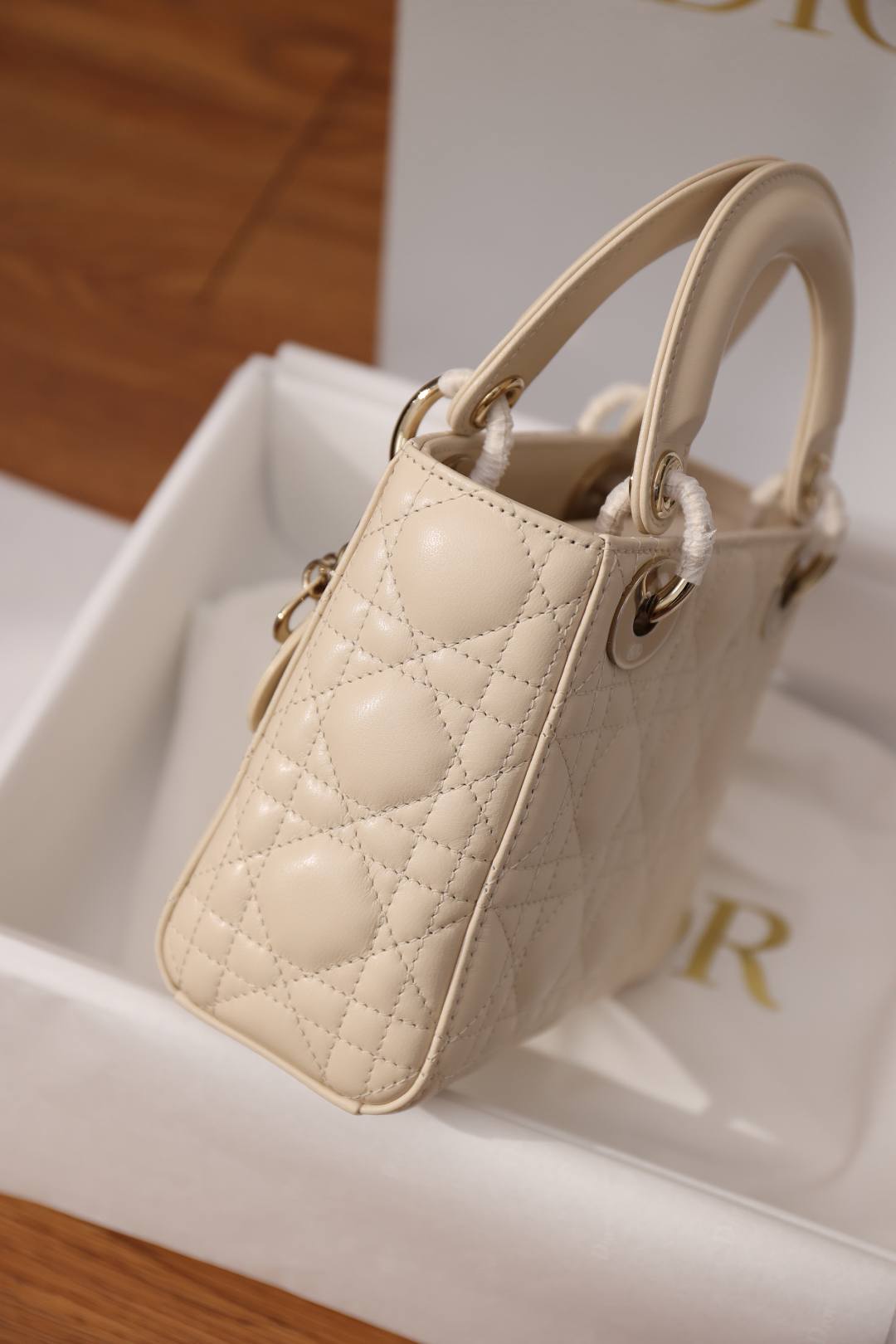 Best Replica Handbags StoreSuper replica Lady Dior bag in beige review(Oct 2025 updated)-ຄຸນະພາບທີ່ດີທີ່ສຸດ Fake Louis Vuitton Bag Online Store, Replica designer bag ru