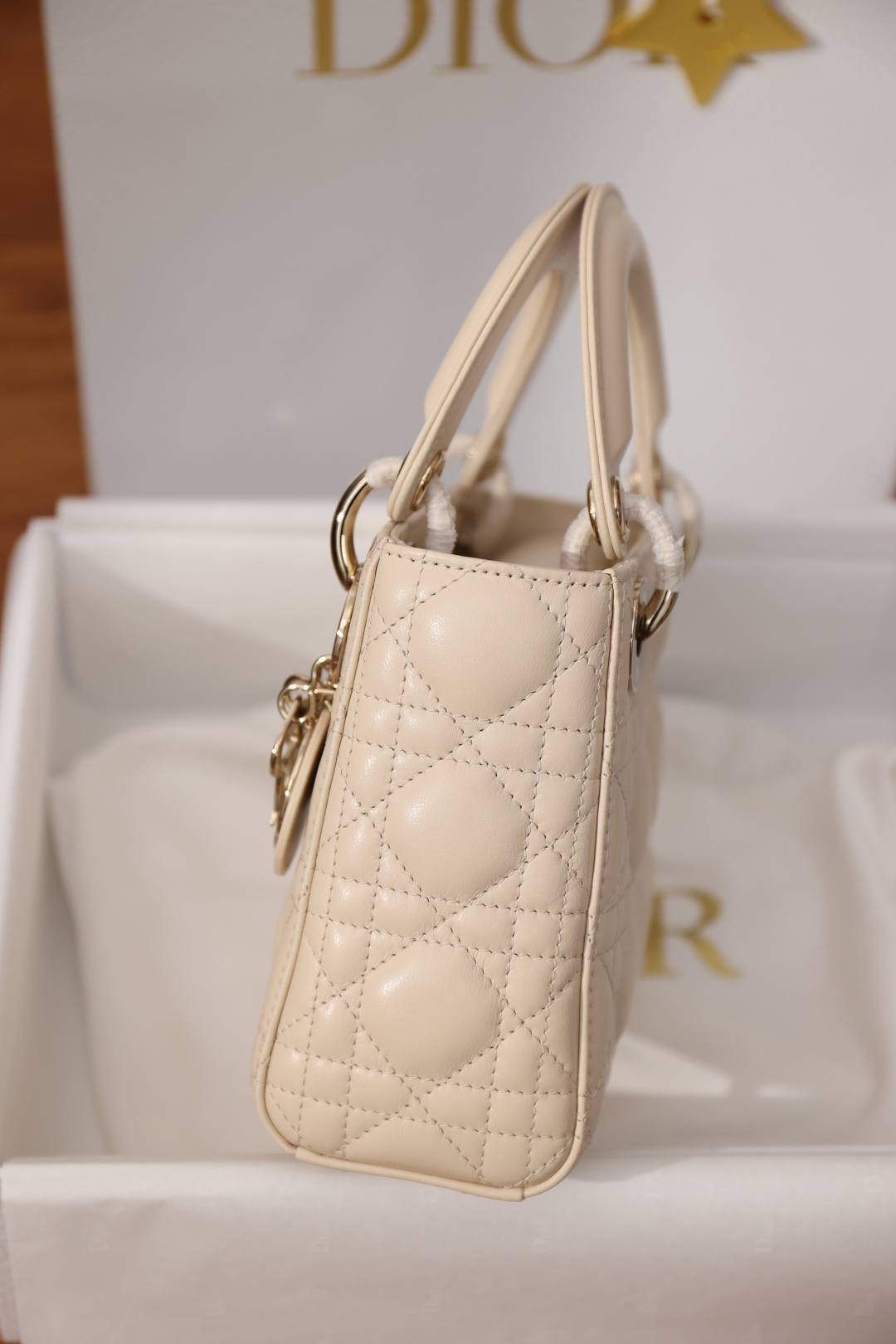 Best Replica Handbags StoreSuper replica Lady Dior bag in beige review(Oct 2025 updated)-ຄຸນະພາບທີ່ດີທີ່ສຸດ Fake Louis Vuitton Bag Online Store, Replica designer bag ru