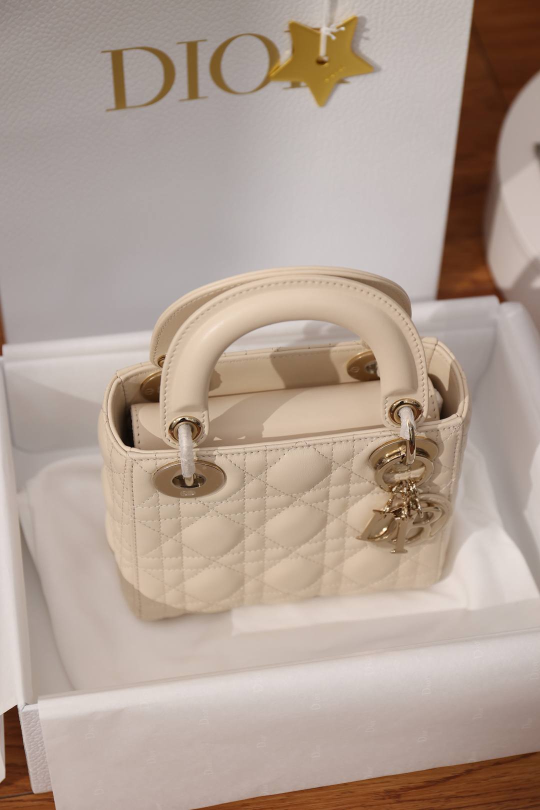 Best Replica Handbags StoreSuper replica Lady Dior bag in beige review(Oct 2025 updated)-ຄຸນະພາບທີ່ດີທີ່ສຸດ Fake Louis Vuitton Bag Online Store, Replica designer bag ru