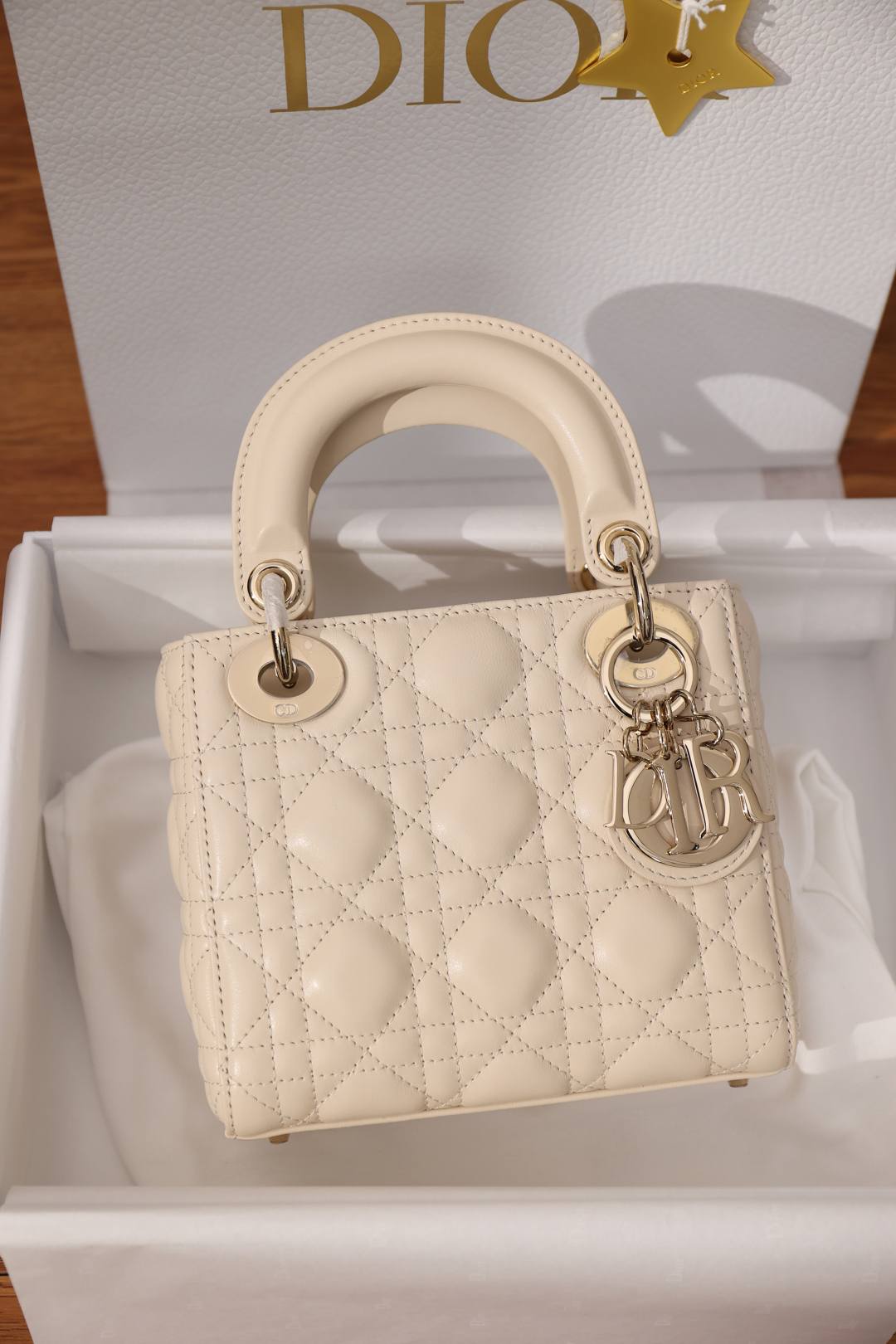 Best Replica Handbags StoreSuper replica Lady Dior bag in beige review(Oct 2025 updated)-ຄຸນະພາບທີ່ດີທີ່ສຸດ Fake Louis Vuitton Bag Online Store, Replica designer bag ru