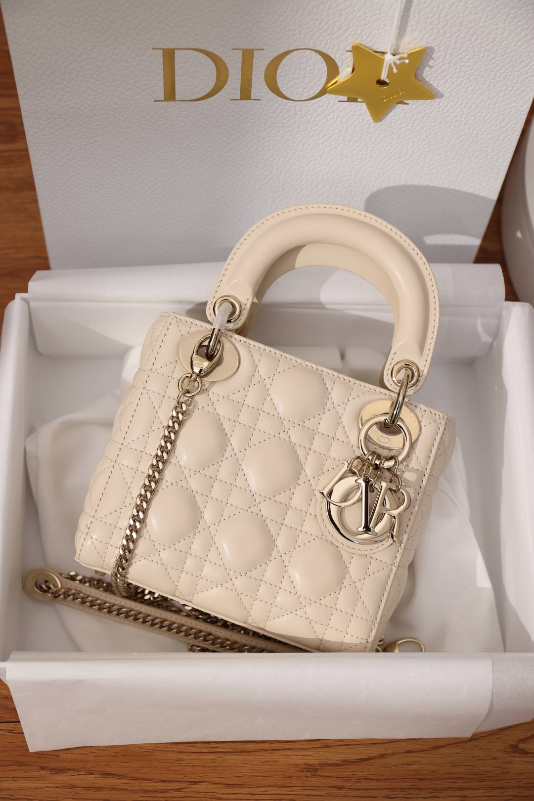 Best Replica Handbags StoreSuper replica Lady Dior bag in beige review(Oct 2025 updated)-ຄຸນະພາບທີ່ດີທີ່ສຸດ Fake Louis Vuitton Bag Online Store, Replica designer bag ru