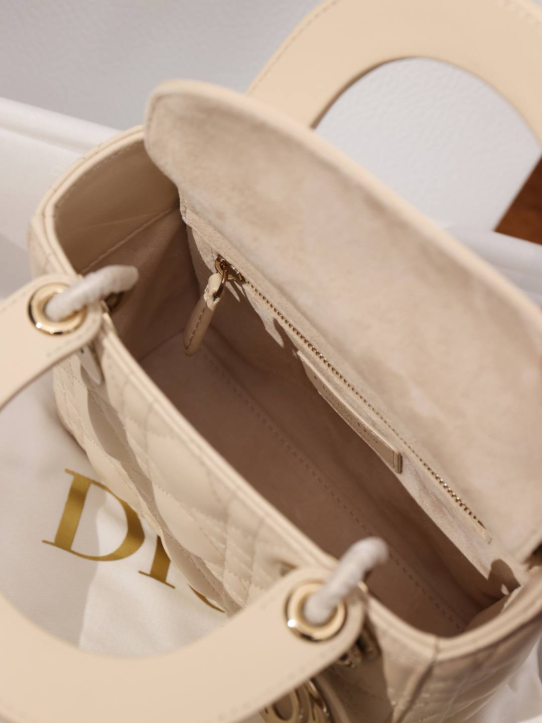 Best Replica Handbags StoreSuper replica Lady Dior bag in beige review(Oct 2025 updated)-ຄຸນະພາບທີ່ດີທີ່ສຸດ Fake Louis Vuitton Bag Online Store, Replica designer bag ru