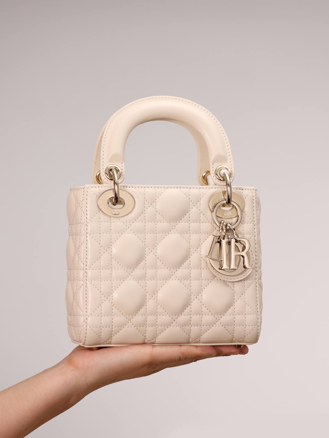 Best Replica Handbags StoreSuper replica Lady Dior bag in beige review(Oct 2025 updated)-ຄຸນະພາບທີ່ດີທີ່ສຸດ Fake Louis Vuitton Bag Online Store, Replica designer bag ru