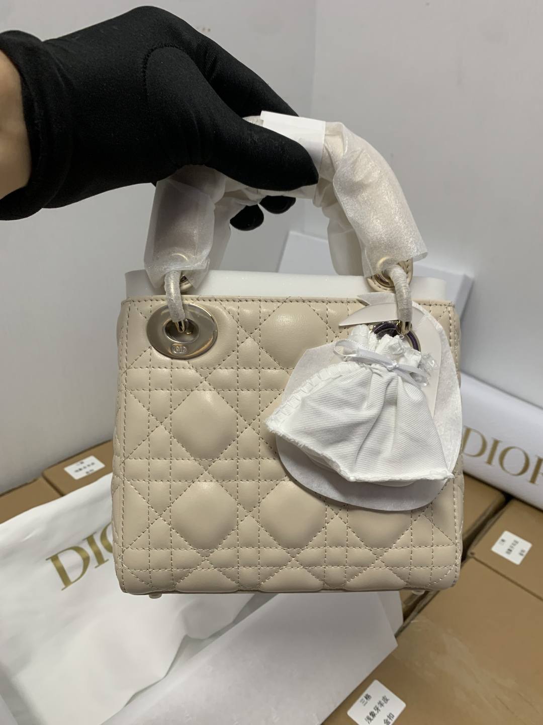 Best Replica Handbags StoreSuper replica Lady Dior bag in beige review(Oct 2025 updated)-ຄຸນະພາບທີ່ດີທີ່ສຸດ Fake Louis Vuitton Bag Online Store, Replica designer bag ru