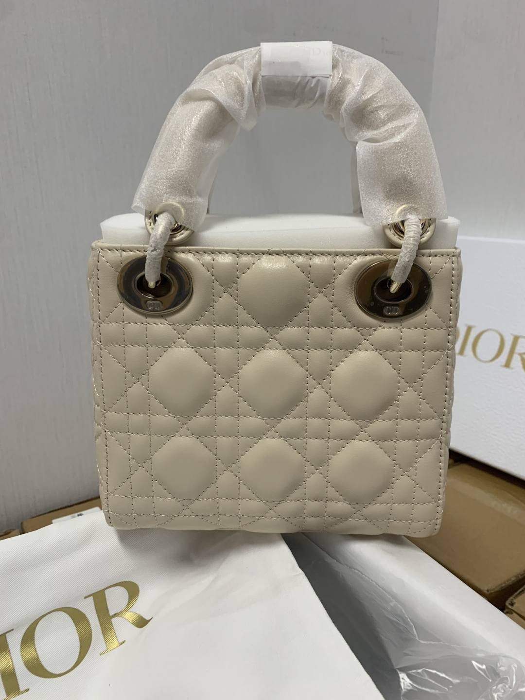Best Replica Handbags StoreSuper replica Lady Dior bag in beige review(Oct 2025 updated)-ຄຸນະພາບທີ່ດີທີ່ສຸດ Fake Louis Vuitton Bag Online Store, Replica designer bag ru