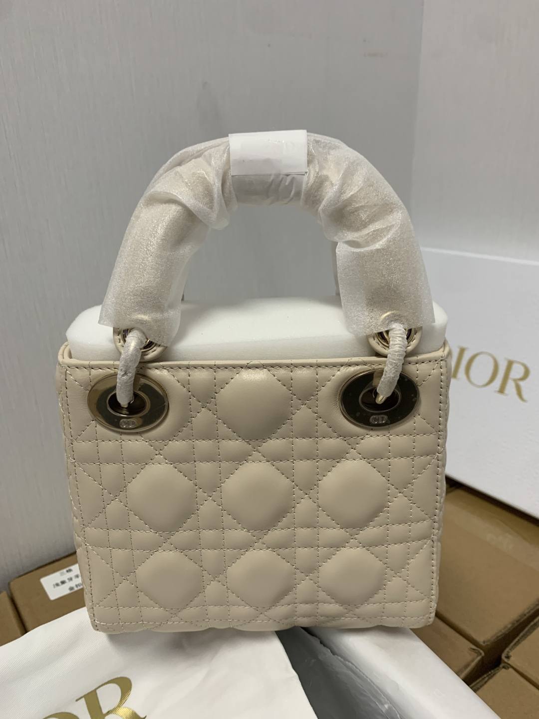 Best Replica Handbags StoreSuper replica Lady Dior bag in beige review(Oct 2025 updated)-ຄຸນະພາບທີ່ດີທີ່ສຸດ Fake Louis Vuitton Bag Online Store, Replica designer bag ru