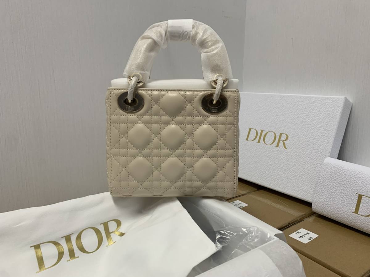 Best Replica Handbags StoreSuper replica Lady Dior bag in beige review(Oct 2025 updated)-ຄຸນະພາບທີ່ດີທີ່ສຸດ Fake Louis Vuitton Bag Online Store, Replica designer bag ru