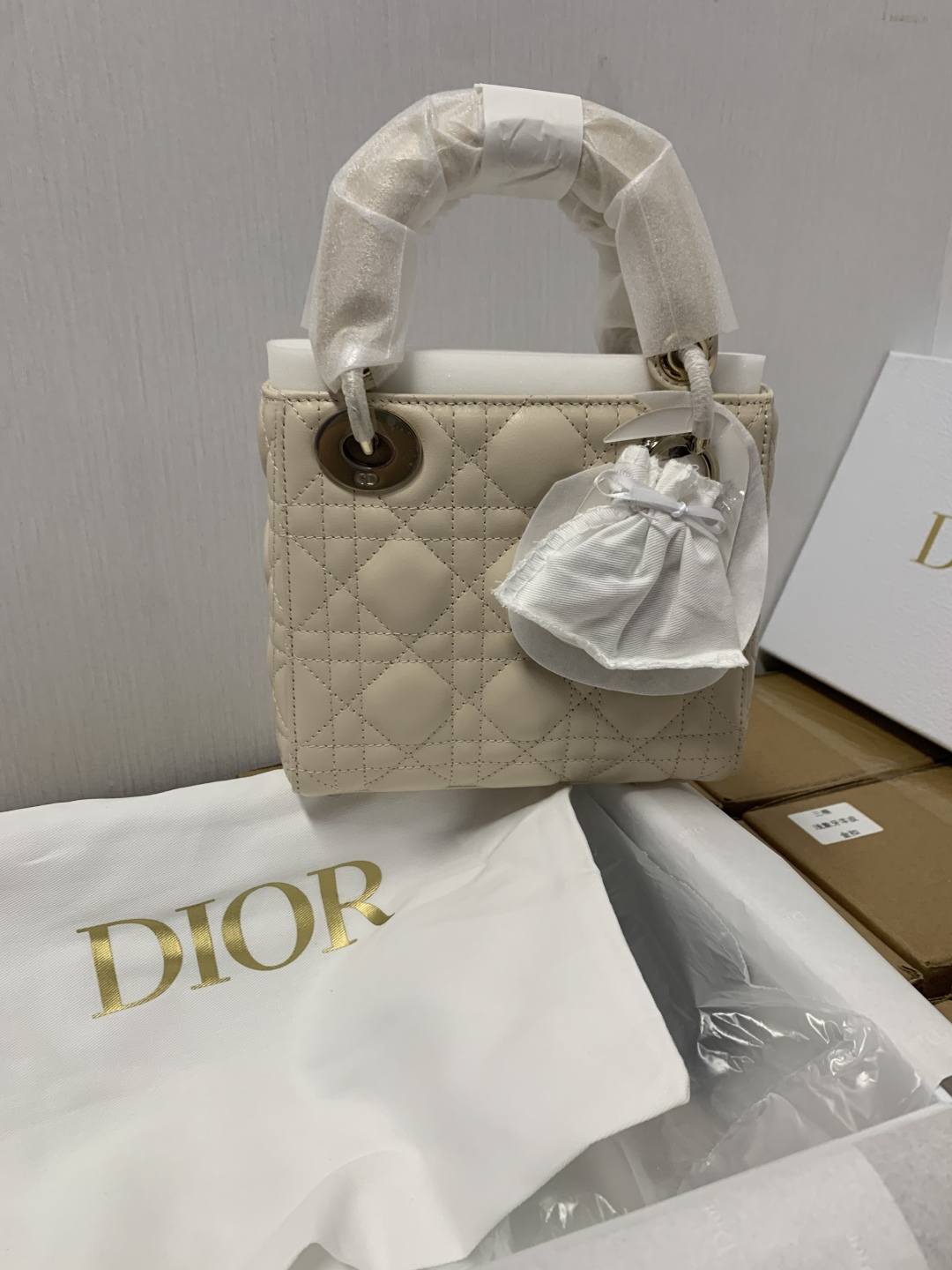 Best Replica Handbags StoreSuper replica Lady Dior bag in beige review(Oct 2025 updated)-ຄຸນະພາບທີ່ດີທີ່ສຸດ Fake Louis Vuitton Bag Online Store, Replica designer bag ru