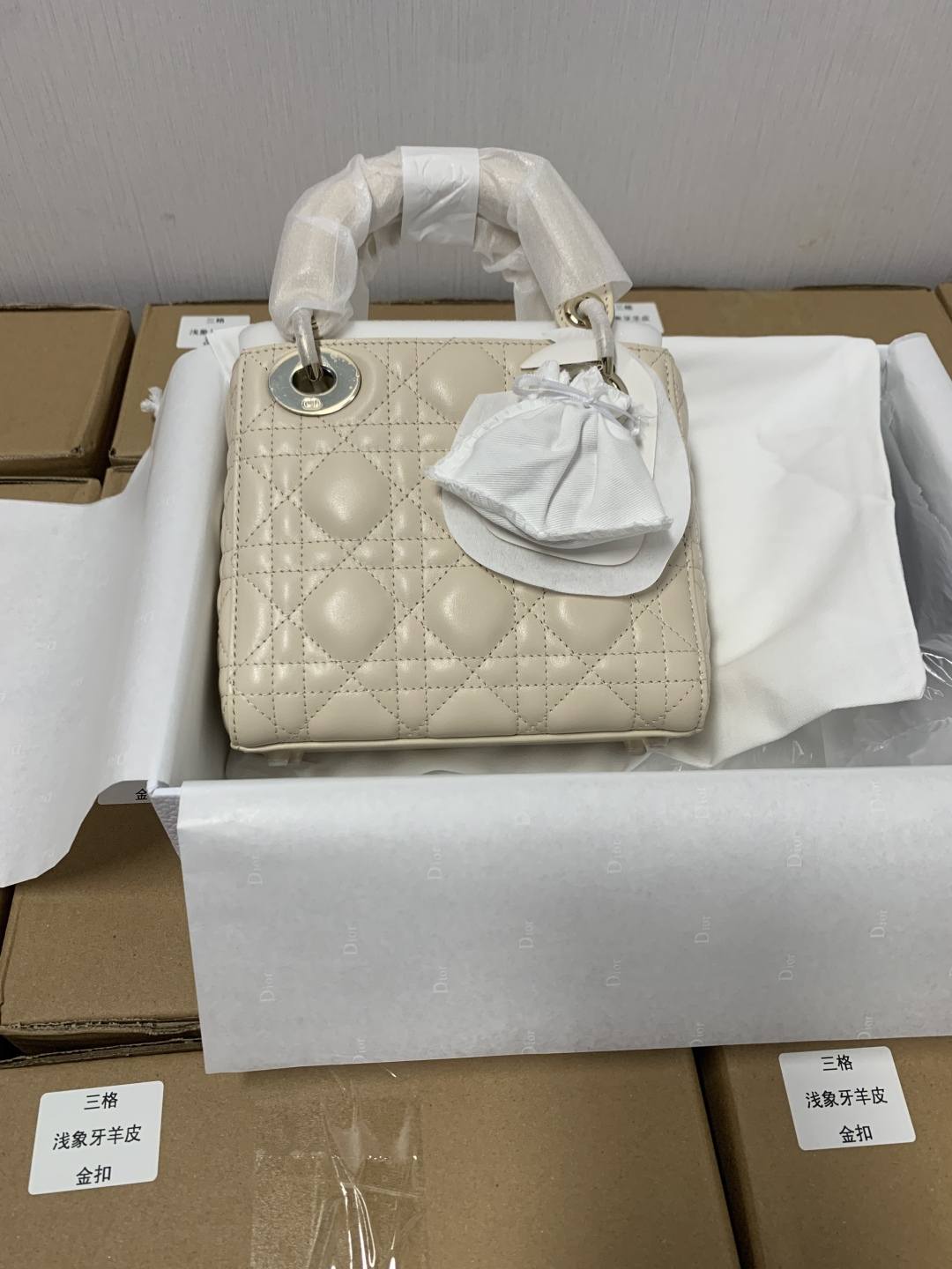 Best Replica Handbags StoreSuper replica Lady Dior bag in beige review(Oct 2025 updated)-ຄຸນະພາບທີ່ດີທີ່ສຸດ Fake Louis Vuitton Bag Online Store, Replica designer bag ru