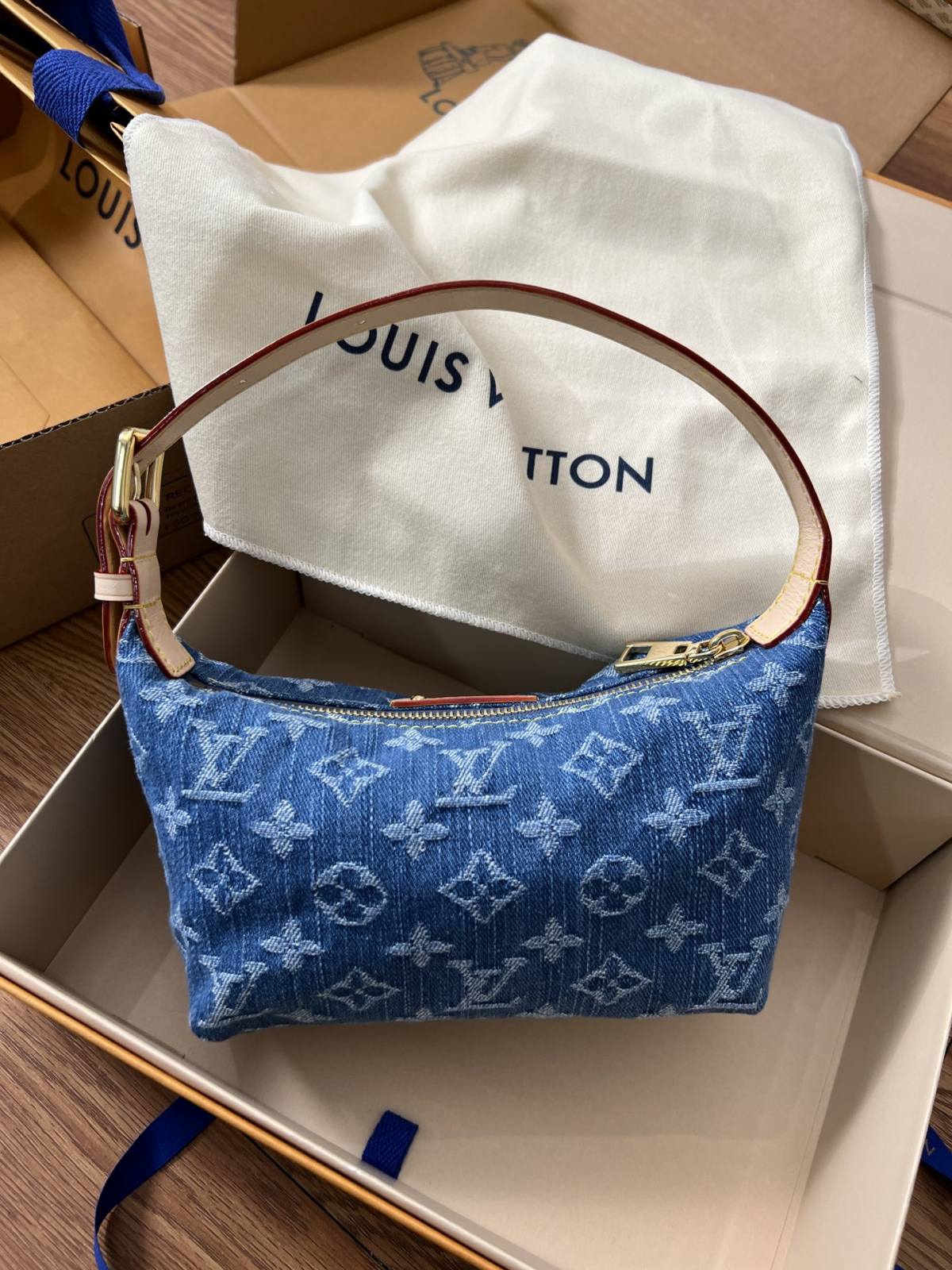 Best Replica Handbags StoreSuper replica Louis Vuitton M82949 Hills pochette in Denim review(Nov 2025 updated)-Best Quality Fake Louis Vuitton Bag Online Store, Replica designer bag ru