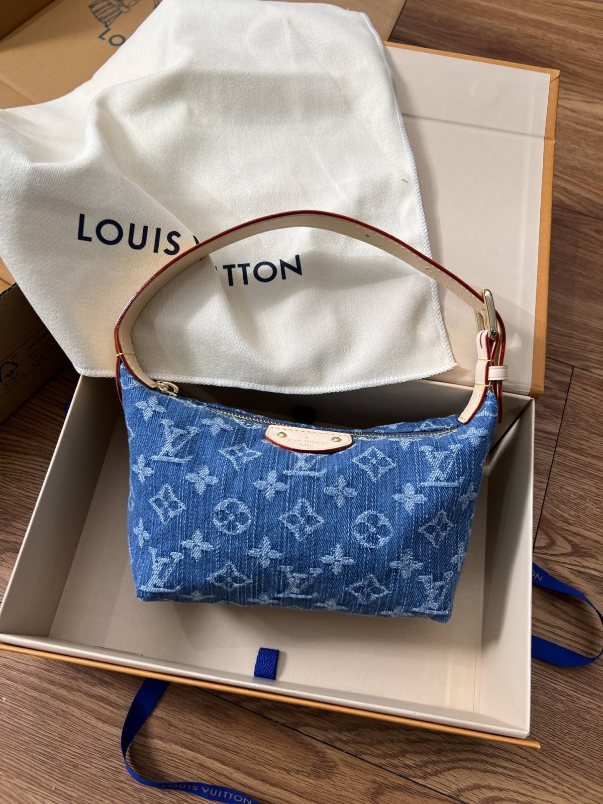 Best Replica Handbags StoreSuper replica Louis Vuitton M82949 Hills pochette in Denim review(Nov 2025 updated)-Best Quality Fake Louis Vuitton Bag Online Store, Replica designer bag ru