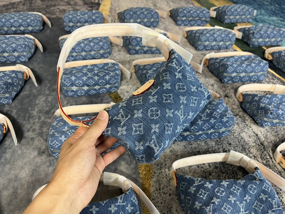 Best Replica Handbags StoreSuper replica Louis Vuitton M82949 Hills pochette in Denim review(Nov 2025 updated)-Best Quality Fake Louis Vuitton Bag Online Store, Replica designer bag ru