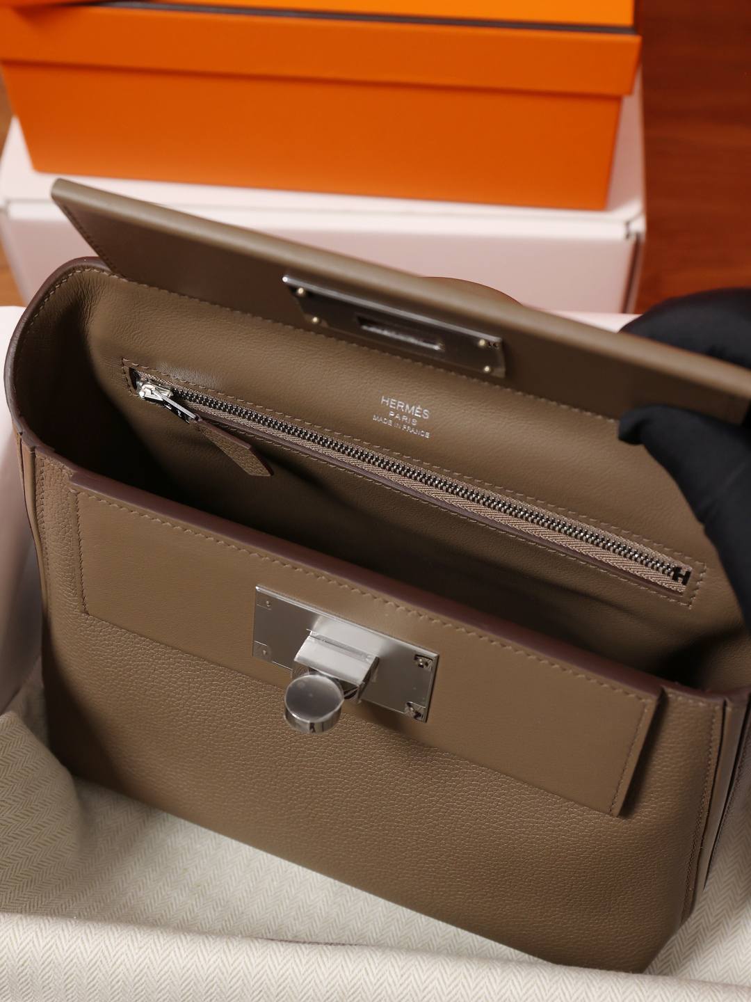 Best Replica Handbags StoreHandmade Hermes 2424 bag in grey review(Feb 2026 updated)-Best Quality Fake designer Bag Review, Replica designer bag ru Best Replica Handbags StoreHandmade Hermes 2424 bag in grey review(Feb 2026 updated)-Best Quality Fake designer Bag Review, Replica designer bag ru