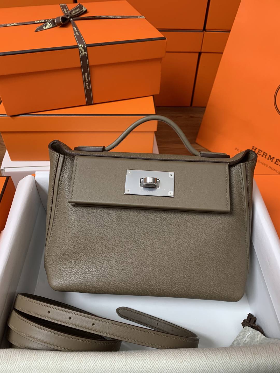 Best Replica Handbags StoreHandmade Hermes 2424 bag in grey review(Feb 2026 updated)-Best Quality Fake designer Bag Review, Replica designer bag ru Best Replica Handbags StoreHandmade Hermes 2424 bag in grey review(Feb 2026 updated)-Best Quality Fake designer Bag Review, Replica designer bag ru
