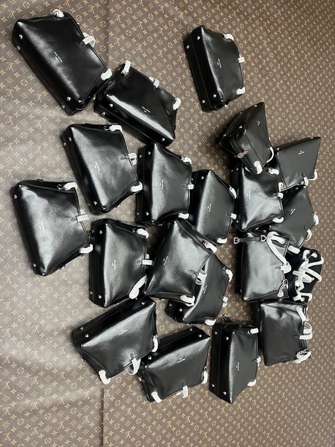 Best Replica Handbags Storebest replica Louis Vuitton Carryall BB bag M12888 lambskin bag(Mar 2026 updated)-Tayada ugu Fiican ee Louis Vuitton Boorsada Online Store, Bac naqshadeeye nuqul ah