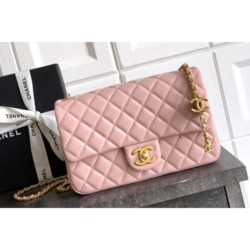 Chanel Flap Bag in Pink Leather Chanel Flap Bag in Pink Leather