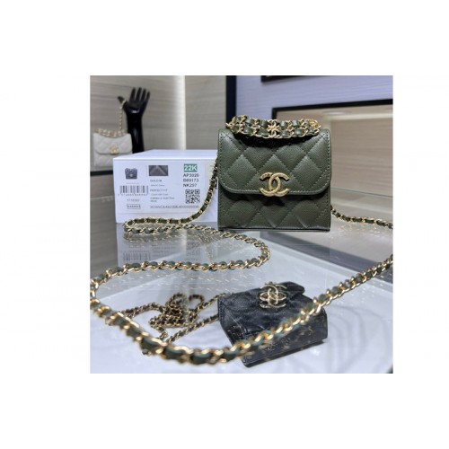Chanel AP3020 Clutch With Chain in Green Leather