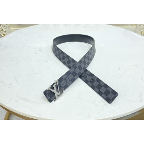 Louis Vuitton M0213V Initiales 40MM Reversible belt in Damier Graphite canvas Louis Vuitton M0213V Initiales 40MM Reversible belt in Damier Graphite canvas